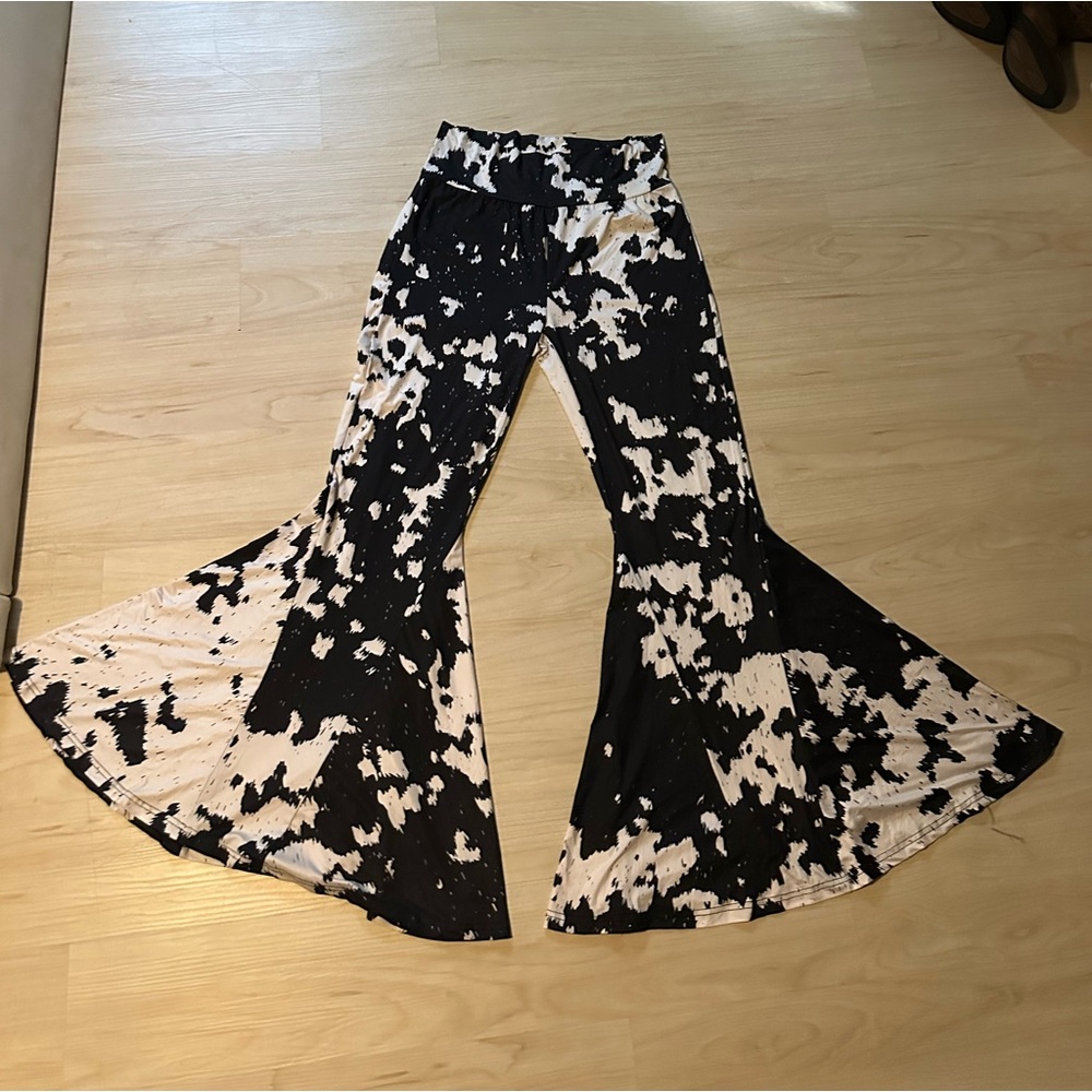 Women’s Cow Print Bell Botton Leggings
